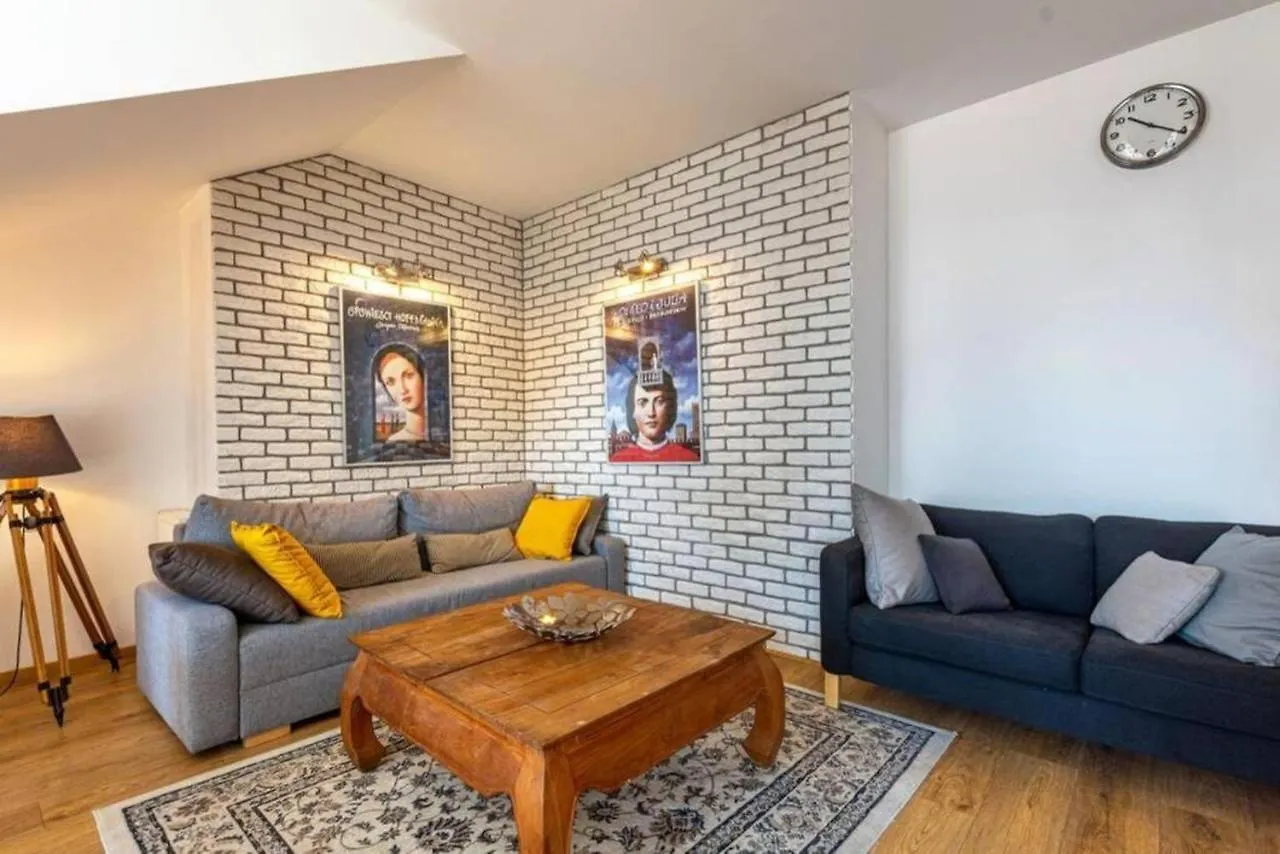 Golden Apartments Szafarnia 7-71 location